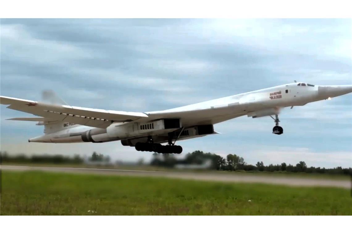 Russische Langstreckenbomber Tu-160 griffen mit ihren Lenkwaffen die Ukraine an. (Archivbild)