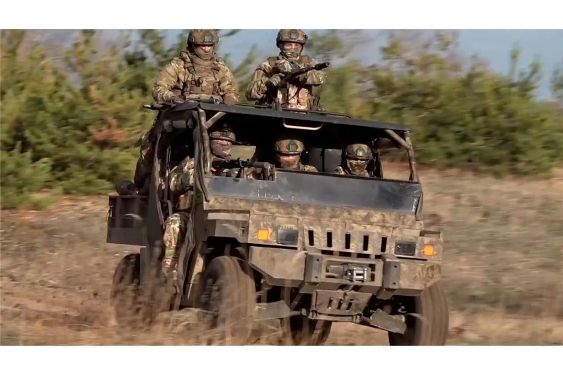 Neue Kämpfe in der Ukraine - Drohnen über Südrussland Russische Soldaten im Einsatz. (Archivbild)