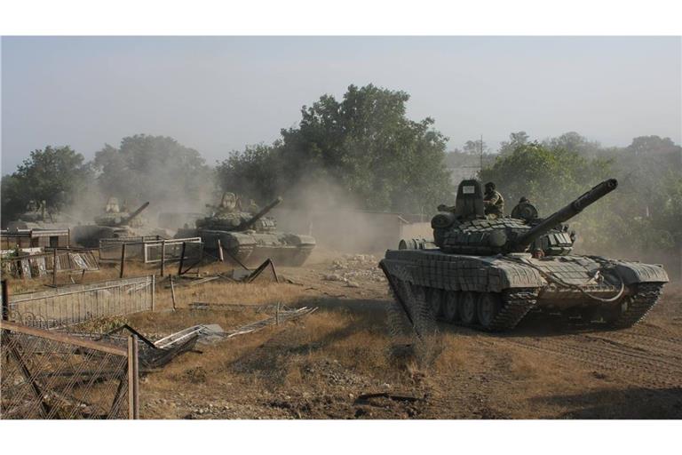 Russische Truppen bewegen sich  von der georgischen Region Gori nach Nordossetien in Russland. Aufgenommen 2008.