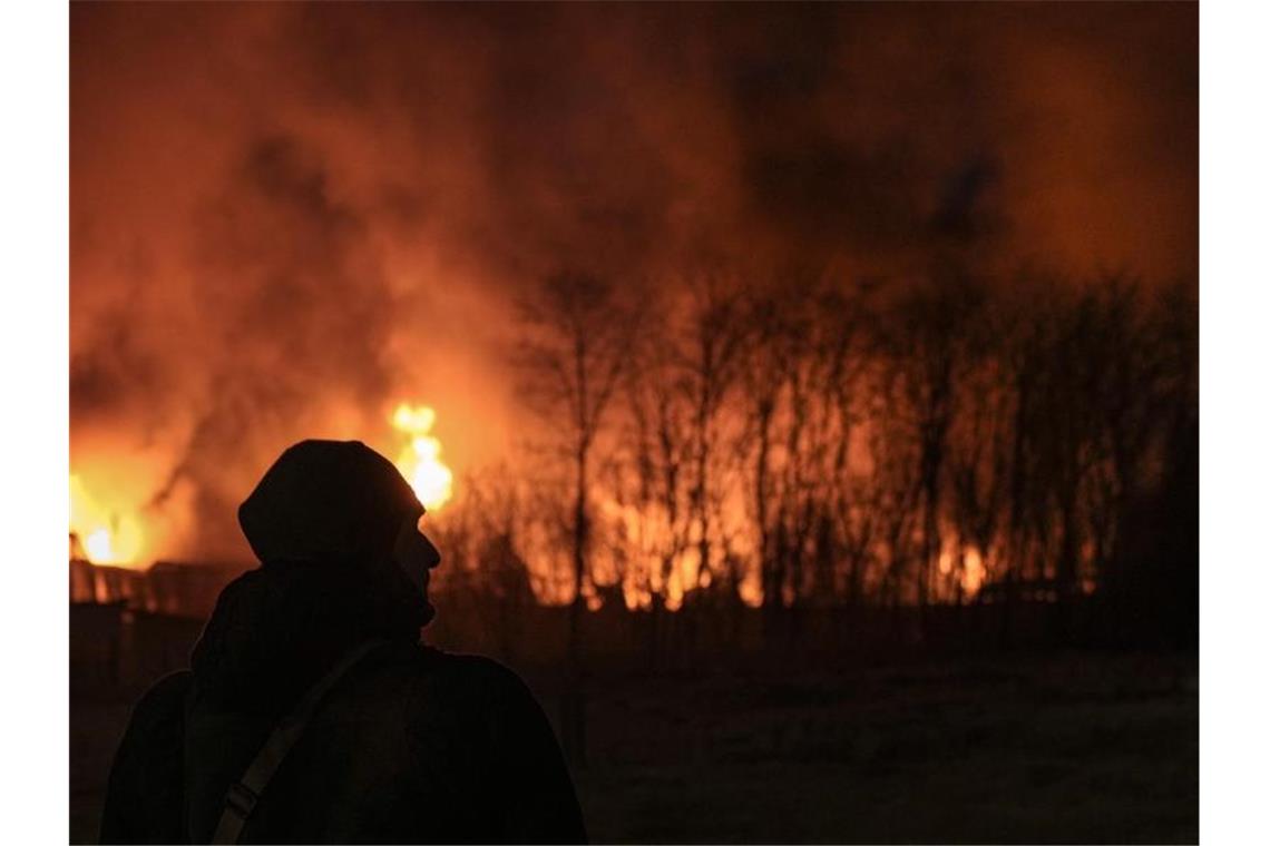 Krieg in der Ukraine: Das ist die aktuelle Lage Russische Truppen sollen aus den Dörfern rund um Kiew zurückgedrängt werden. Foto: Vadim Ghirda/AP/dpa
