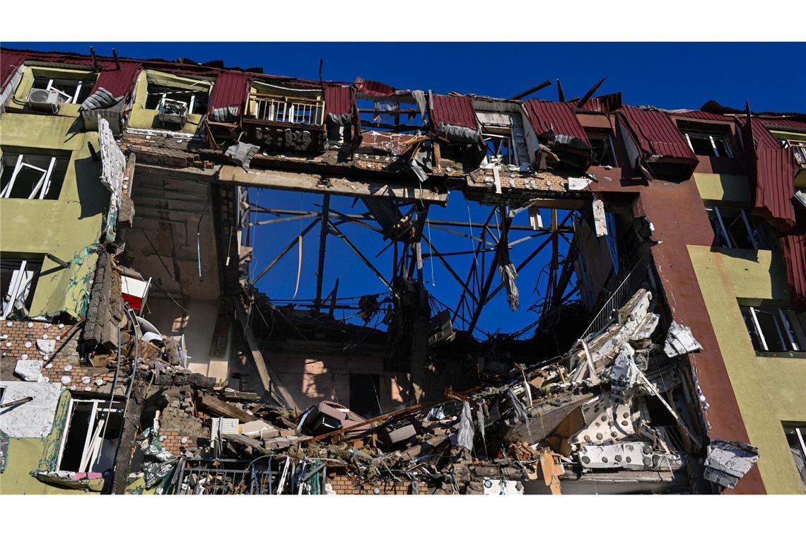 Russischer Luftangriff in Odessa beschädigt Wohngebäude schwer