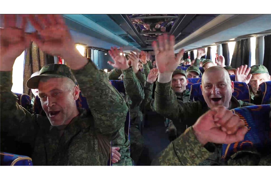 Gefangenenaustausch geht weiter - Massive russische Angriffe Russland hat ebenfalls von der Ukraine 307 Kriegsgefangene zurückerhalten.