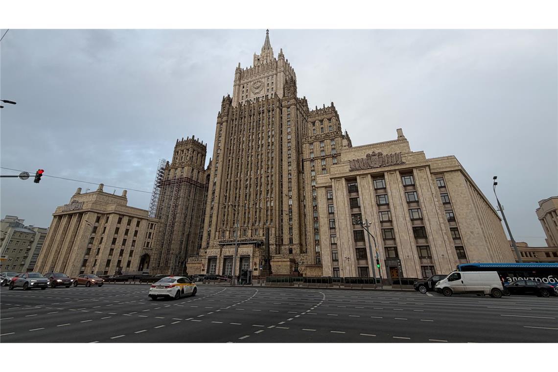 Russland hat nach der Ausweisung eines seiner Diplomaten aus Deutschland nun auch einen Mitarbeiter der deutschen Botschaft zur unerwünschten Person erklärt. (Archivbild)