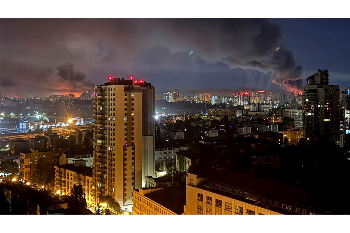 Ukraine meldet Schlag gegen russische Luftwaffenbasis Russland hatte die ukrainische Hauptstadt Kiew bereits in der Nacht zu Freitag mit Drohnen- und Raketenangriffen überzogen. (Archivbild)