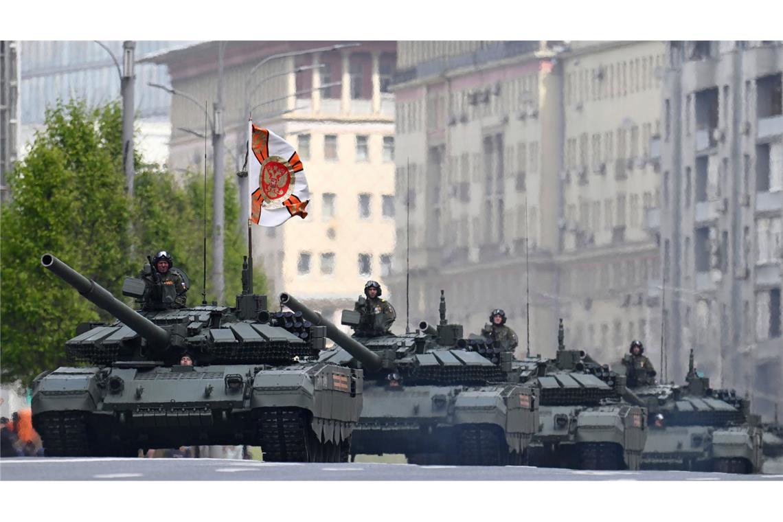 Putins Waffenruhe - Kiew und Moskau beklagen viele Verstöße Russland will mit einer Militärparade ungestört von möglichen ukrainischen Angriffen den 80. Jahrestag des Sieges der Sowjetunion über Nazi-Deutschland feiern.