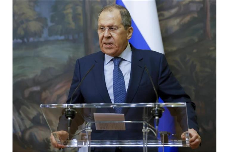 Russlands Außenminister Sergej Lawrow hat der ukrainischen demokratisch gewählten Regierung, die Legitimation abgesprochen. Foto: Maxim Shemetov/Pool Reuters/AP/dpa