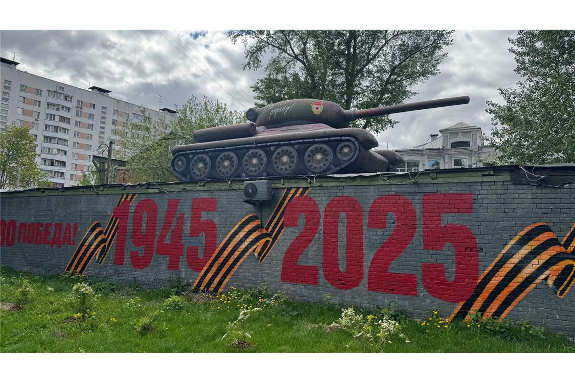 Russlands Hauptstadt wurde vor dem Siegesfeiern festlich geschmückt - unter anderem auch mit Panzerattrappen.