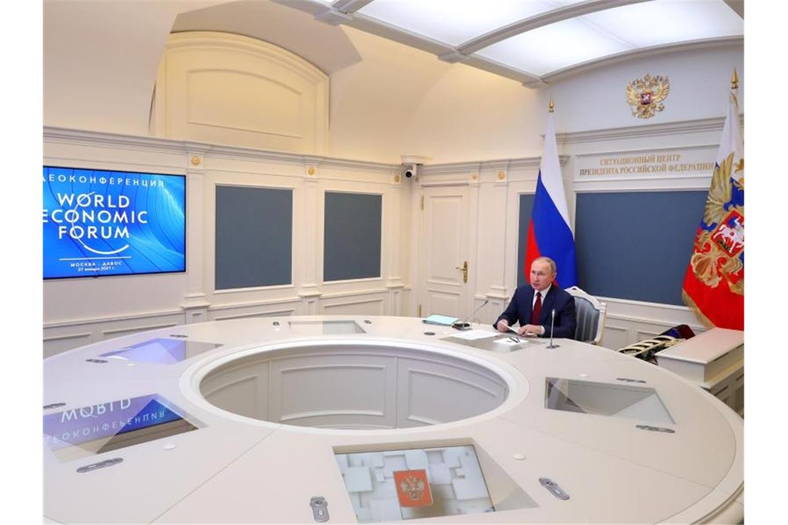 Russlands Präsident äußerte sich im Rahmen des Weltwirtschaftsforums auch über den atomaren Abrüstungsvertrag mit den USA: „Das ist zweifelsfrei ein Schritt in die richtige Richtung“. Foto: Mikhail Klimentyev/Pool Sputnik Kremlin/AP/dpa