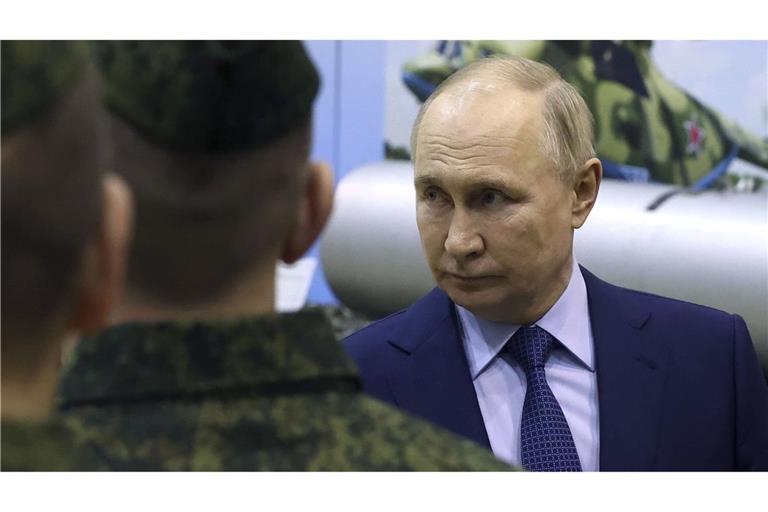 Russlands Präsident Vladimir Putin  Moskau hat Großbritannien mit Vergeltung gedroht, sollte die Ukraine mit britischen Raketen russisches Territorium angreifen.