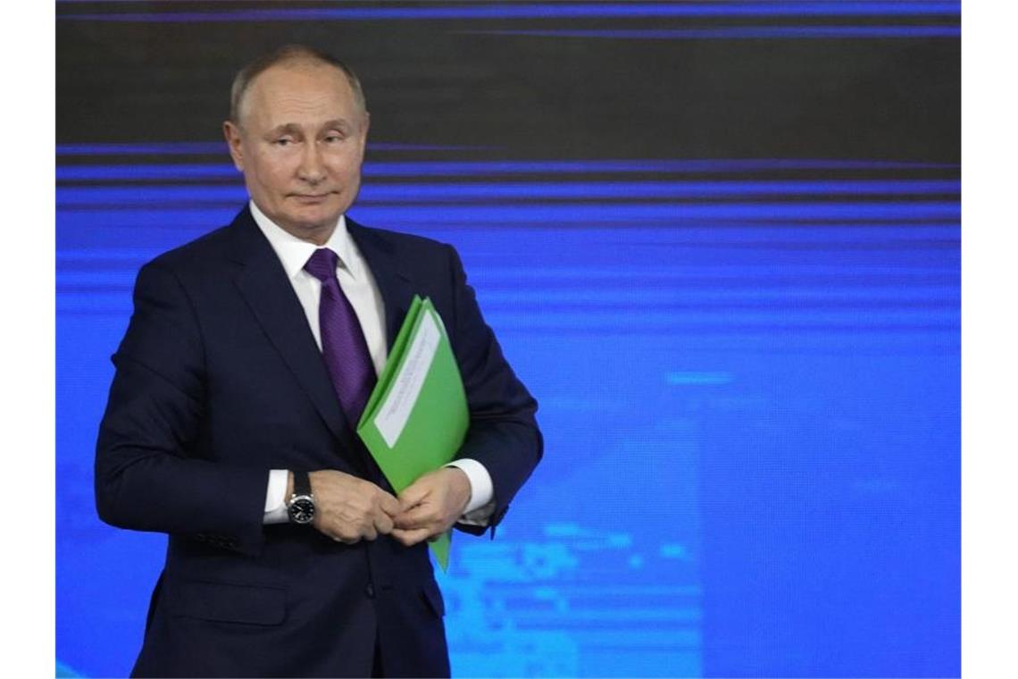 Russlands Präsident Wladimir Putin lässt offen, wie er im Falle einer Ablehnung des Westens auf seine Vorschläge für verbindliche Sicherheitsgarantien reagieren wird. Foto: Alexander Zemlianichenko/AP/dpa