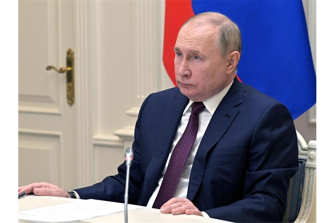 Ukraine stimmt Verhandlungen mit Russland zu Russlands Präsident Wladimir Putin. Laut Angaben eines Sprechers sollen Vertreter unterschiedlicher Ministerien in Minsk und bereit für Gespräche mit der Ukraine sein. Foto: Alexei Nikolsky/Pool Sputnik Kremlin/AP/dpa