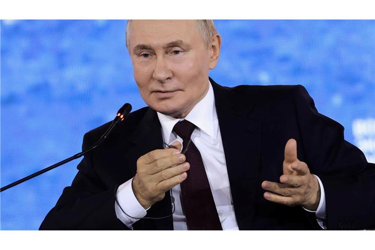 Russlands Präsident Wladimir Putin widerspricht negativen Wirtschaftsprognosen für sein Land.
