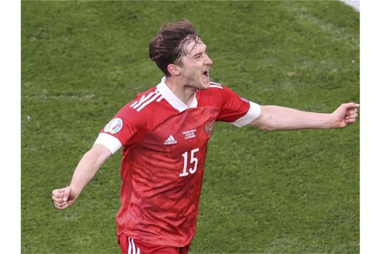 Russlands Torschütze Alexej Mirantschuk bejubelt seinen Treffer. Foto: Anton Vaganov/Reuters Pool/dpa