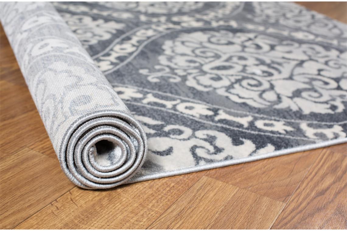 Rutschende Teppiche? Entdecken Sie 4 einfache Lösungen, um Ihren Teppich rutschfest zu machen. Von Anti-Rutsch-Matten bis Teppichspray.