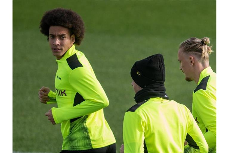 Rutscht gegen Ajax in die BVB-Startelf: Axel Witsel (l). Foto: Bernd Thissen/dpa