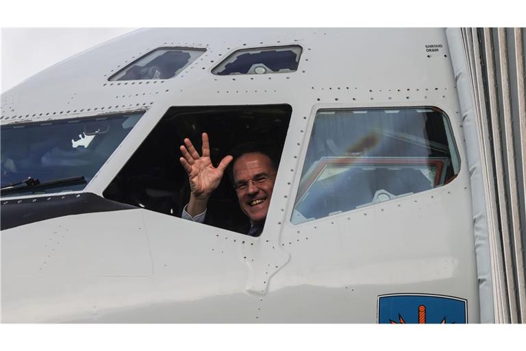 Rutte an Bord: NATO-Chef inspiziert AWACS in Geilenkirchen