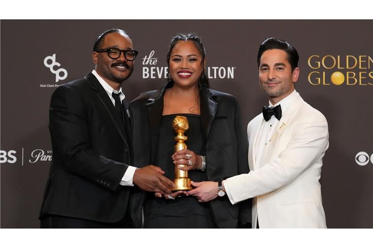Ryan Coogler (l-r) und die Produzenten Zinzi Evans und Sev Ohanian vom Film "Sinners" bei den Globes. (Archivbild)