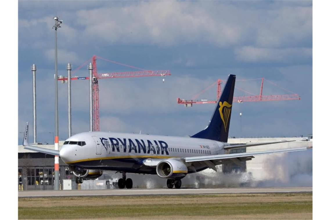 Ryanair scheitert mit Klagen gegen Hilfen für Konkurrenz Ryanair ist mit mehreren Klagen gegen Corona-Hilfen für Konkurrenten vor einem EU-Gericht gescheitert. Foto: Soeren Stache/dpa-Zentralbild/dpa