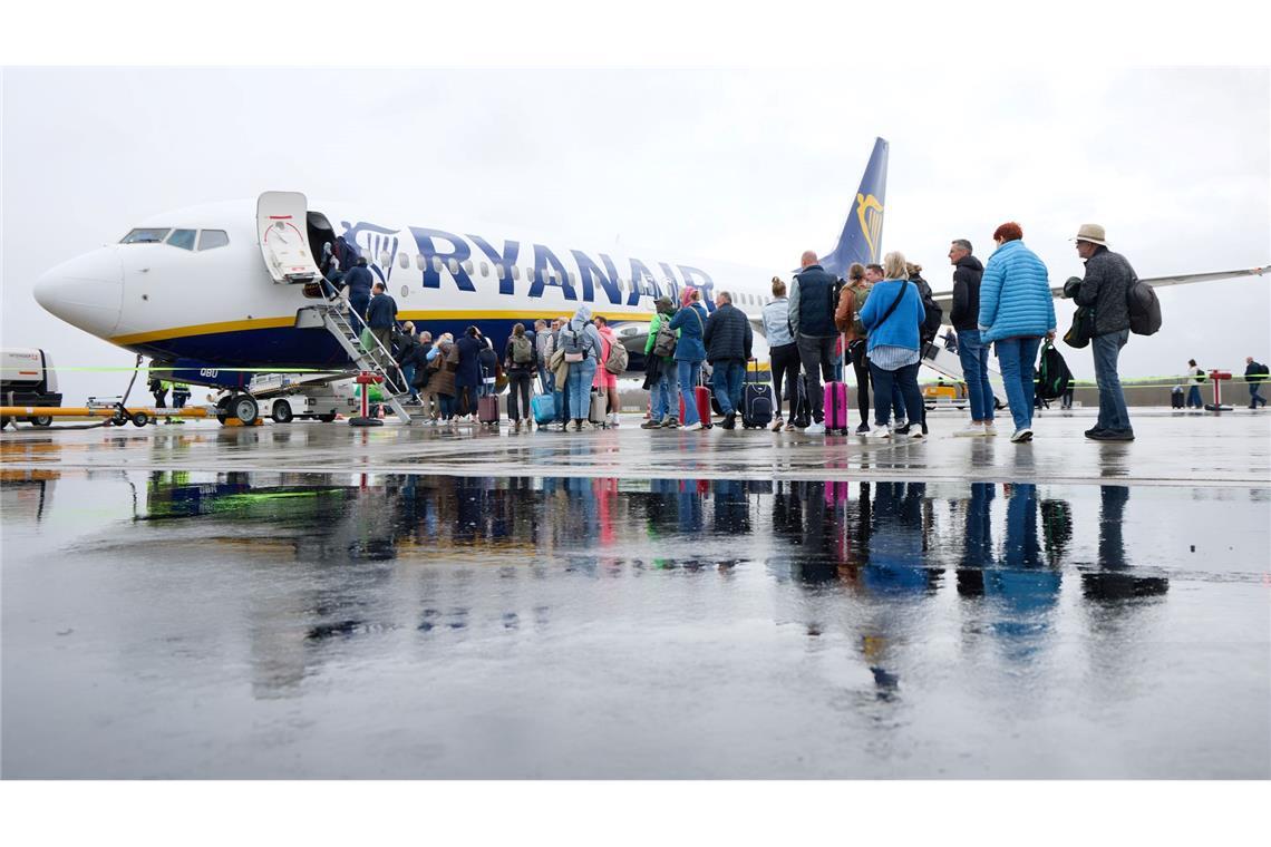 Deutsche Flug-Passagiere müssen mehr bezahlen Ryanair macht sich an deutschen Flughäfen rar.