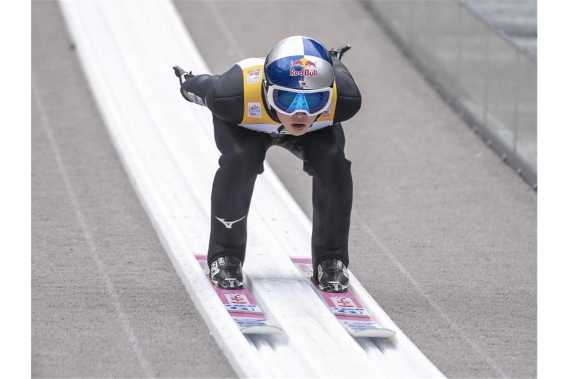 Ryoyu Kobayashi geht als einer der Favoriten in die Tournee. Foto: Urs Flueeler/KEYSTONE/dpa