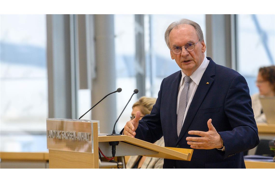 Haseloff: Würde bei AfD-Regierung über Wegzug nachdenken Sachsen-Anhalts Ministerpräsident Reiner Haseloff (CDU) würde nach eigenen Worten im Falle einer AfD-Regierung über einen Wegzug nachdenken