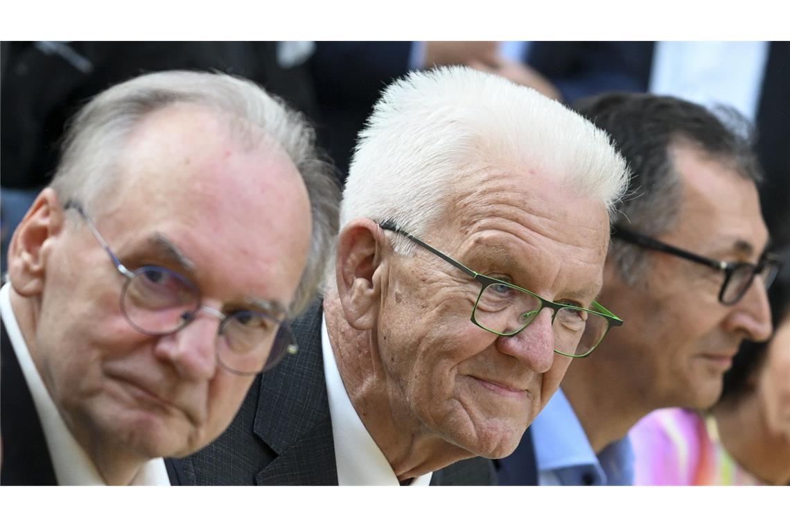 Kretschmanns letzte Party wird zum Schaulaufen für die Nachfolger in spe Sachsen-Anhalts Ministerpräsident Reiner Haseloff (CDU) ist zu Besuch, ebenso wie Hendrik Wüest.