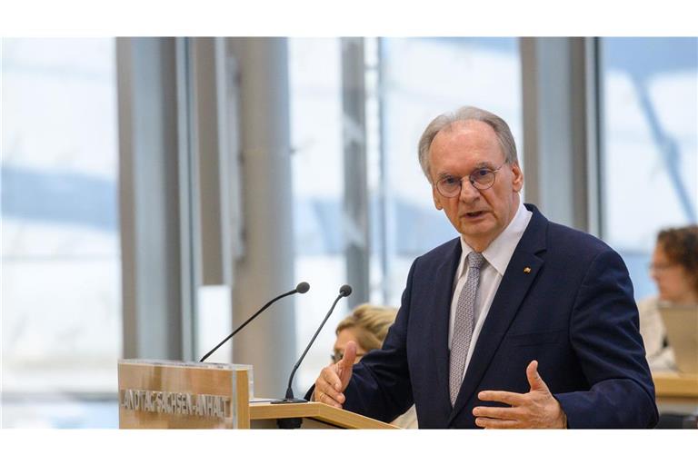 Sachsen-Anhalts Ministerpräsident steht einer unbeliebten Kenia-Koalition vor.