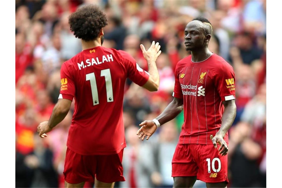 Sadio Mane (r) jubelt mit Mohamed Salah über das Tor zur 2:1-Führung für den FC Liverpool. Foto: Nigel French/PA Wire