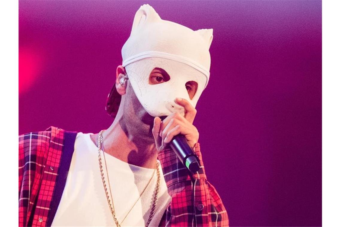Das Ende des Maskenrappers? Cro spricht von „Schlussstrich“ Sänger Cro bei einem Auftritt. Foto: Marcel Kusch/dpa