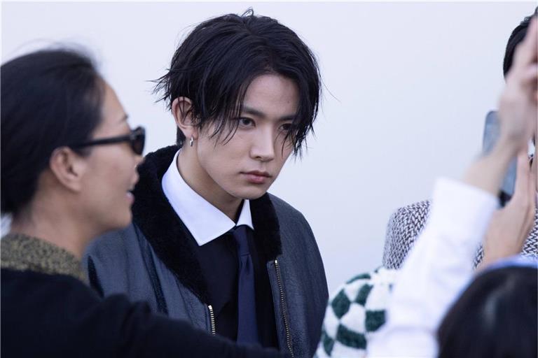 Sänger Heeseung verlässt seine Band ENHYPEN.