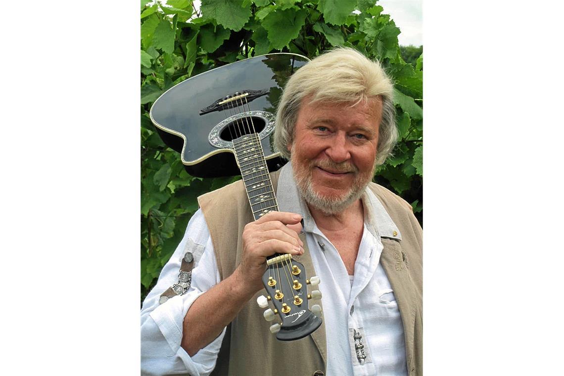 Kartenvorverkauf für Abschlussgala der Gruschtelkammer beginnt Sänger und Entertainer Monty Bürkle wird bei der Gala einige Lieder spielen. Foto: privat