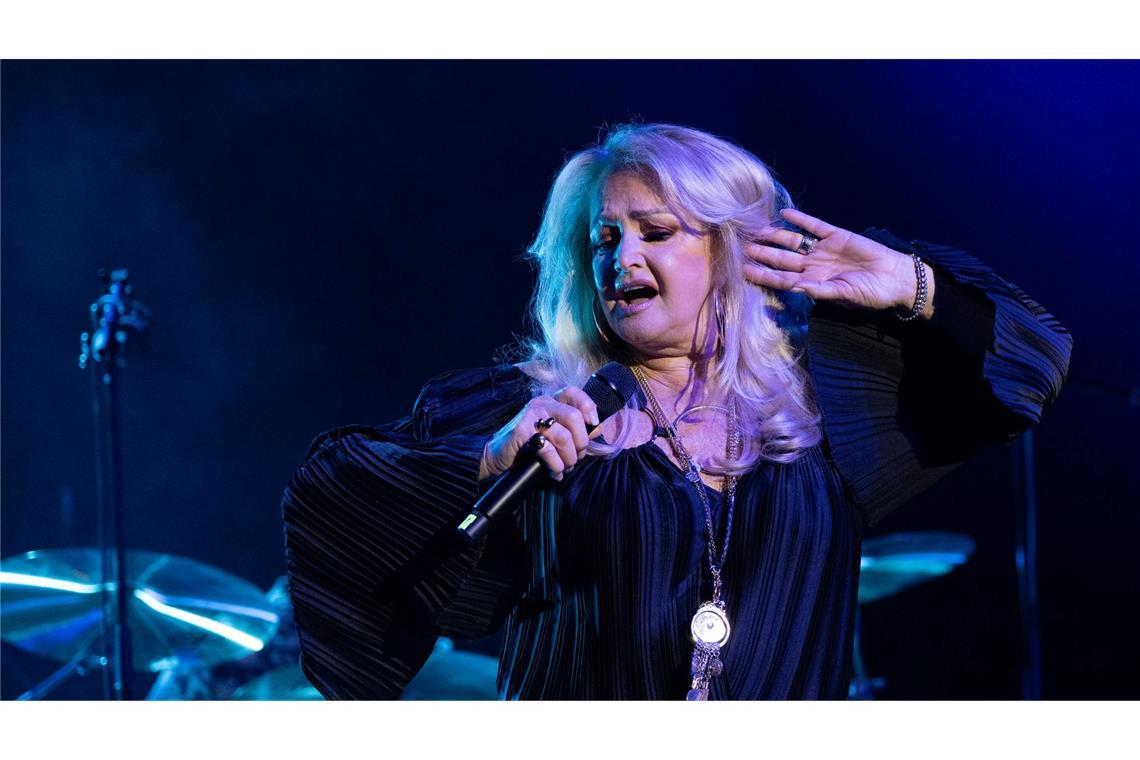 Sängerin Bonnie Tyler wird aktuell im Krankenhaus behandelt – ihr Management zeigt sich hoffnungsvoll, dass sie wieder gesund wird. (Archivbild)