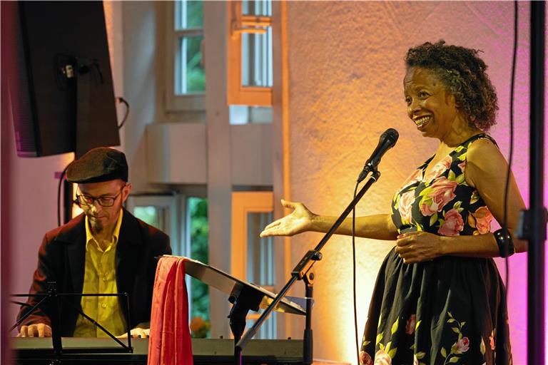 Sängerin Elcilyn und Pianist Böny B. harmonieren hervorragend. Foto: Alexander Becher