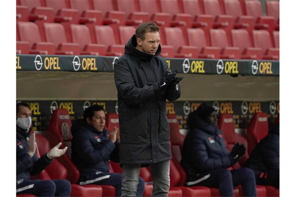 Winterwut in Mainz: RB-Coach Nagelsmann mächtig sauer Sah in Mainz nicht viel Erwärmendes: RB-Coach Julian Nagelsmann. Foto: Hasan Bratic/dpa