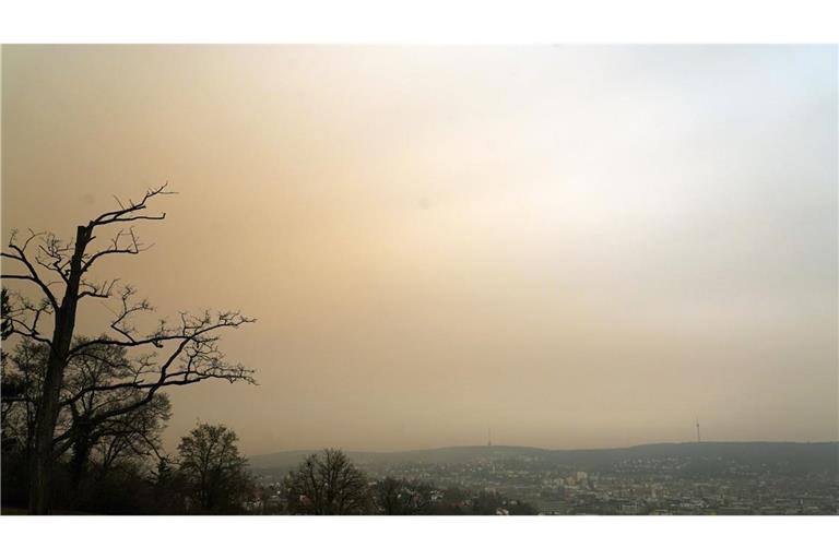 Saharastaub im Jahr 2021 über Stuttgart (Archiv).
