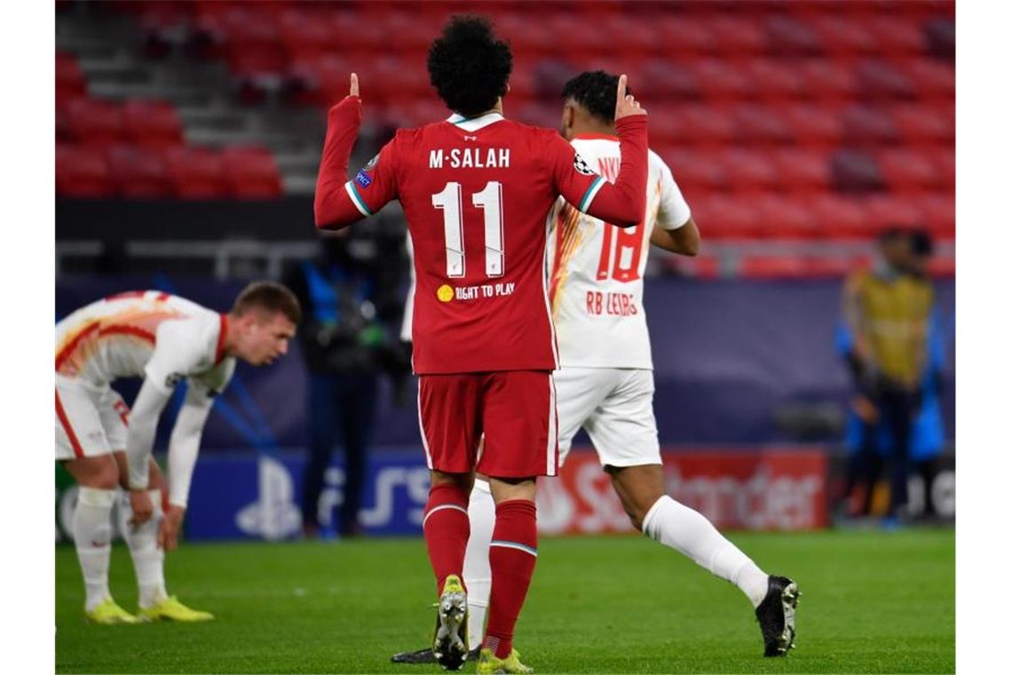 Salah Mohamed (l) stellte mit seinem Führungstreffer die Weichen auf Sieg für Liverpool. Foto: Marton Monus/dpa