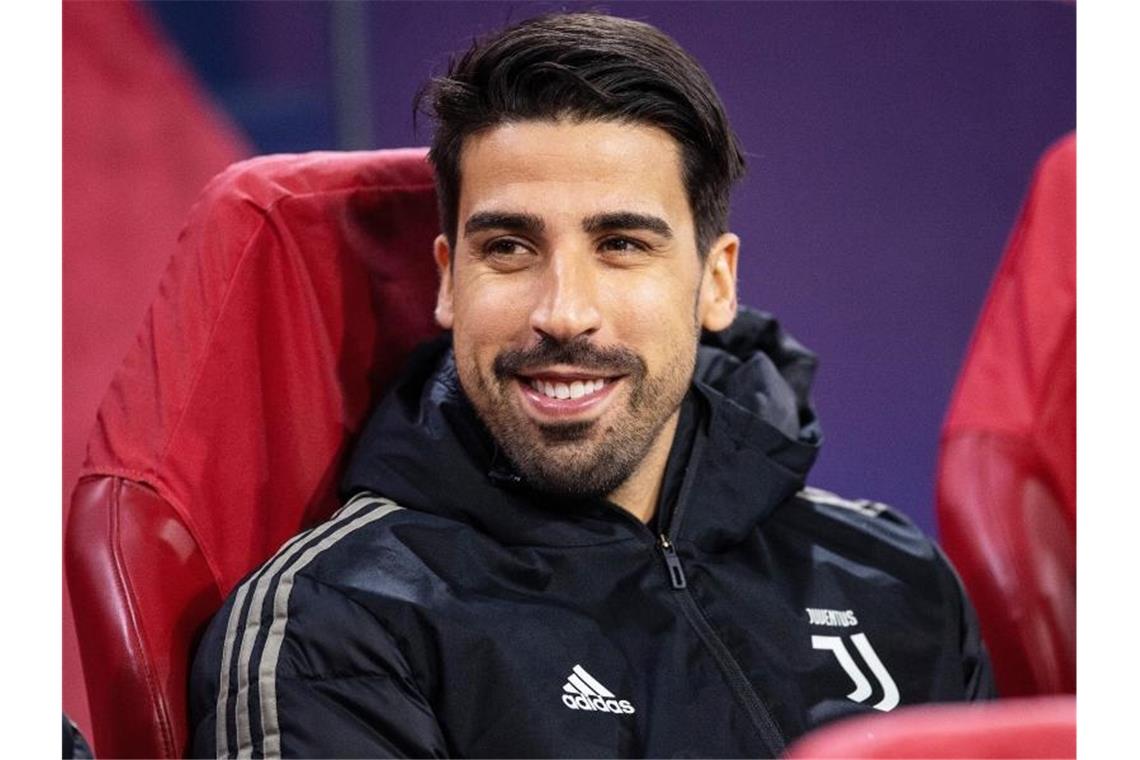 Khedira auf der Bank: VfB ohne Kempf gegen Hertha Sami Khedira sitzt vor der Partie auf der Bank. Foto: Marius Becker/dpa/Archivbild