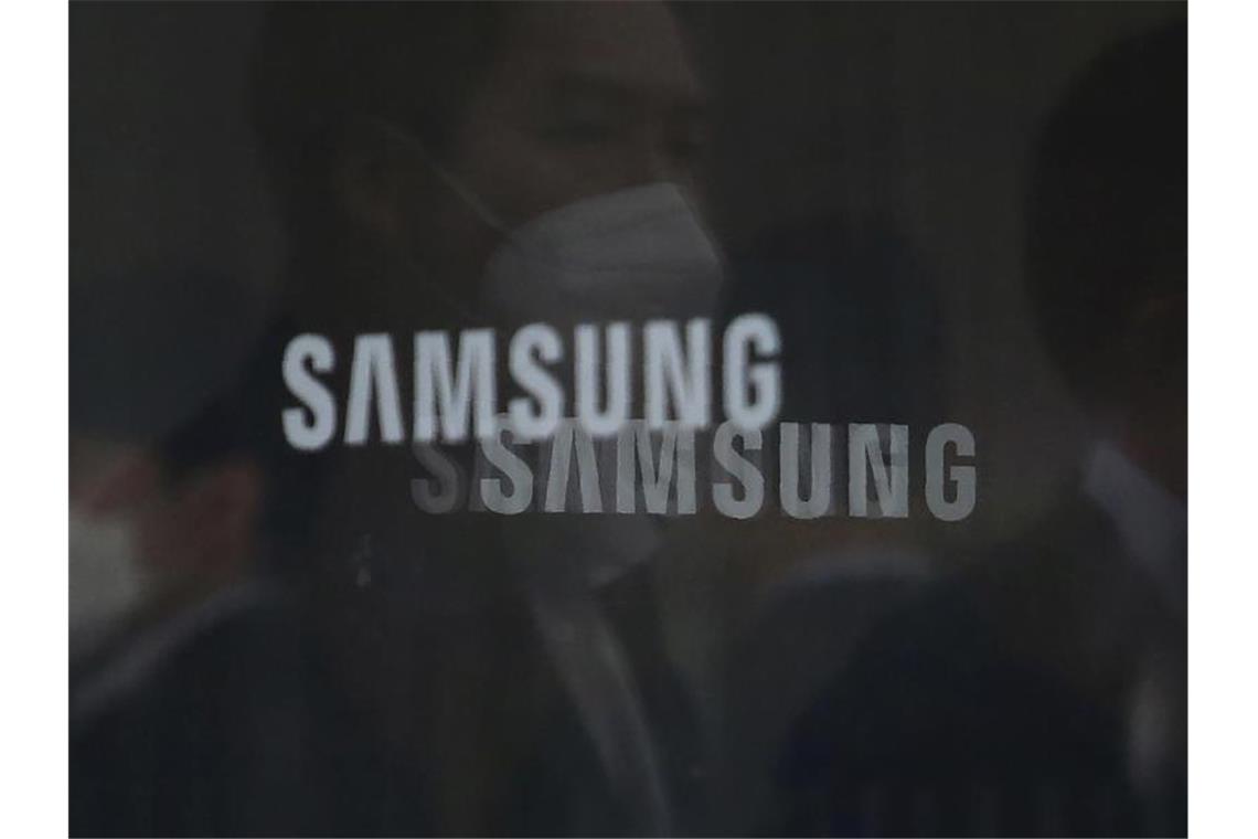 Samsung Electronics ist marktführend bei Smartphones, Speicherchips und Fernsehern. Foto: Ahn Young-Joon/AP/dpa