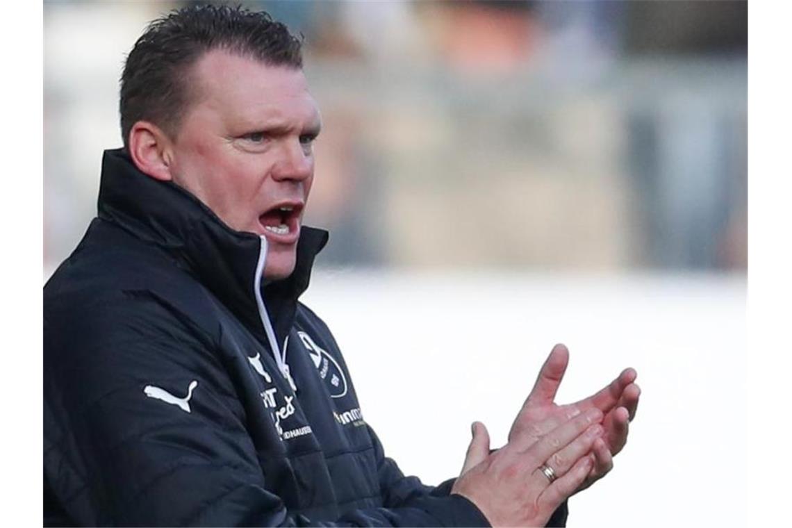 Sandhausen will HSV-Schwächephase nutzen Sandhausener Trainer Uwe Koschinat. Foto: Friso Gentsch/dpa/Archivbild
