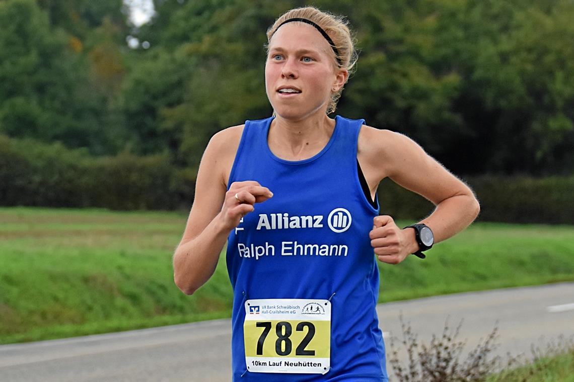 Sandra Burkhardt holt ihren dritten Titel in Folge beim Laufcup. Foto: Tobias Sellmaier