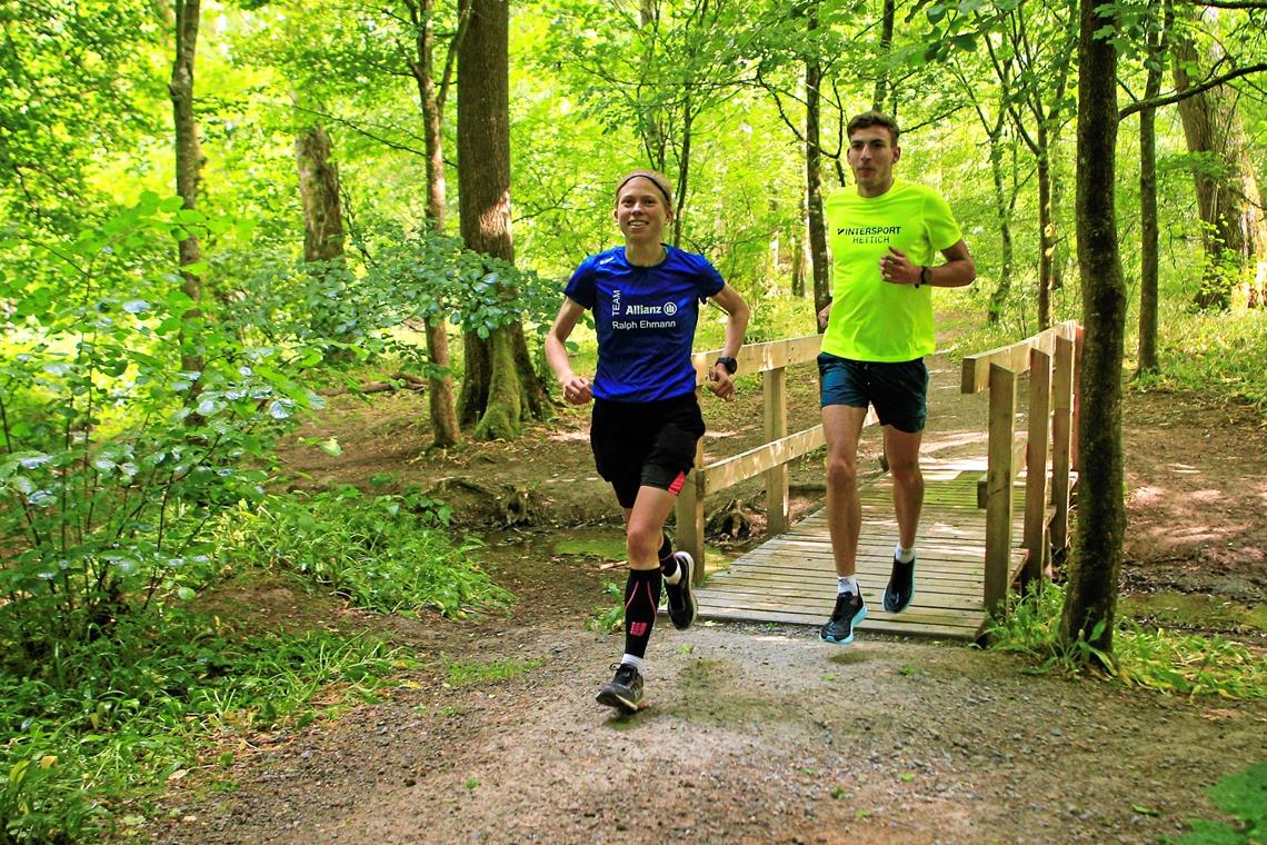 Sandra Burkhardt steht vor dem Sieg bei den Frauen über 10 Kilometer, Jens Mergenthaler führt bei den Männern über 5 Kilometer. Foto: A. Becher