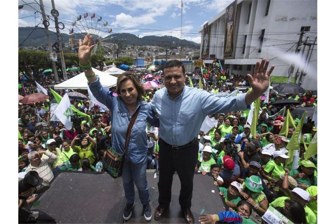 Sandra Torres (l), Präsidentschaftskandidatin der Nationalen Union der Hoffnung, und Carlos Raul Morales (r), Kandidat für die Vizepräsidentschaft. Foto: Oliver De Ros/AP