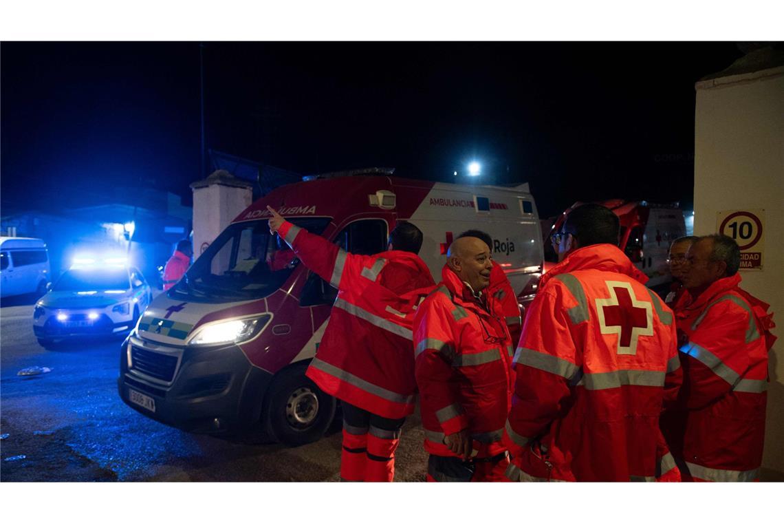 Sanitäter sind im Einsatz.