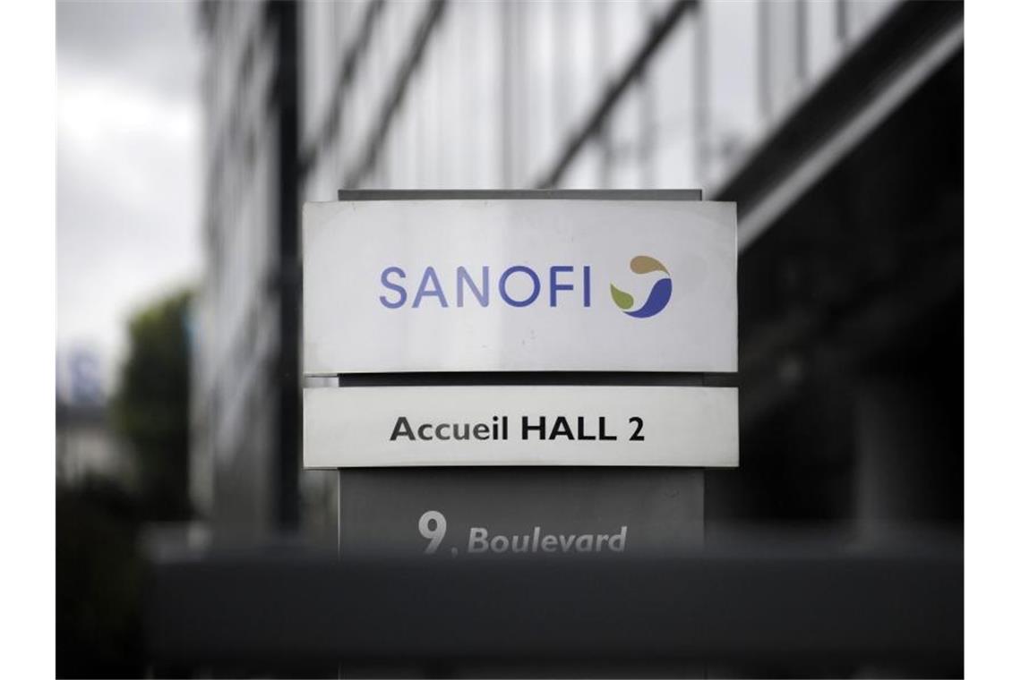 Sanofi will auch weiter an seinen beiden Covid-19-Impfstoffen arbeiten. Foto: Yoan Valat/EPA/dpa