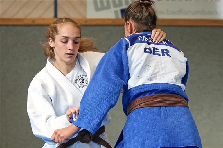 Sara-Joy Bauer (links) hatte das Zeug für Gold, doch die Kampfrichter hatten etwas dagegen. Archivfoto: Alexander Becher