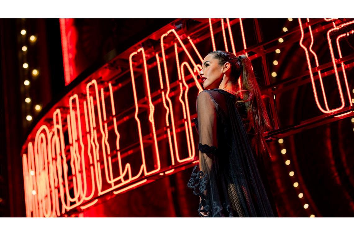 Bilder des Tages Sarah Engels übernimmt Hauptrolle als Satine im Musical „Moulin Rouge“ in Köln.