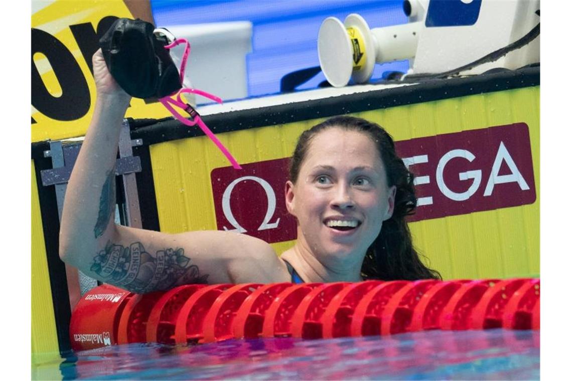 Sarah Köhler schwimmt zu Silber über 1500 Meter Freistil Sarah Köhler feiert ihren zweiten Platz über 1500 Meter Freistil. Foto: Bernd Thissen