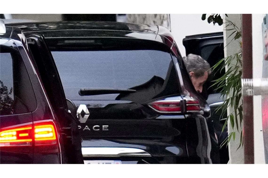 Sarkozy ist nach drei Wochen Haft wieder zu Hause.