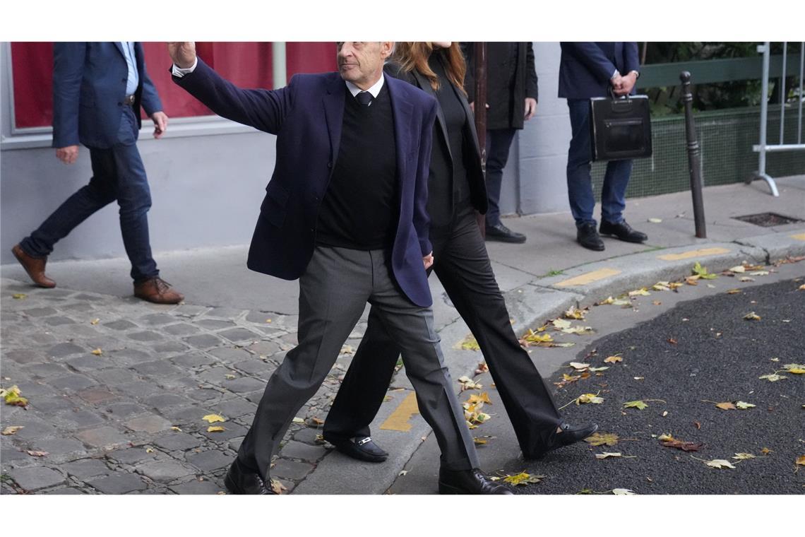Sarkozy tritt Haft in Paris an Sarkozy tritt seine Haft an.