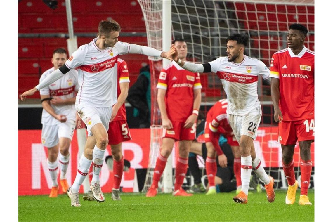 Sasa Kalajdzic (l) bewahrte den VfB Stuttgart vor einer Heimniederlage gegen Union Berlin. Foto: Sebastian Gollnow/dpa